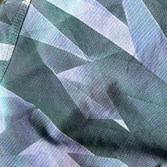 Lulu 🍋 shorts - SZ 12 - Picture 3 of 3